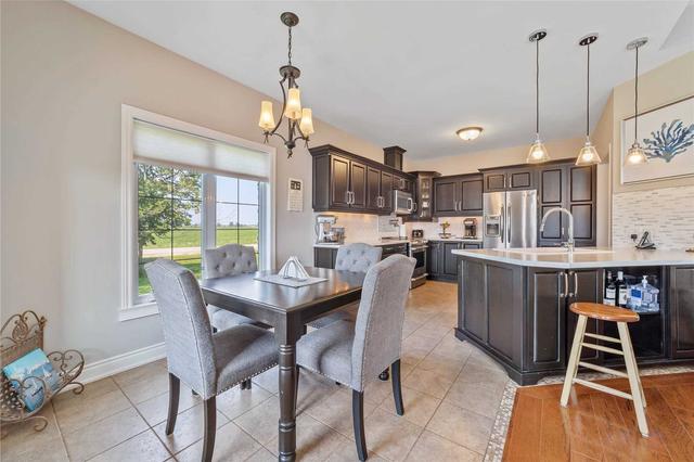 2 Blake Crt, House detached with 3 bedrooms, 3 bathrooms and 10 parking in Wasaga Beach ON | Image 3
