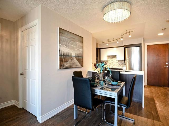 3303 - 310 Burnhamthorpe Rd, Condo with 2 bedrooms, 2 bathrooms and 1 parking in Mississauga ON | Image 7