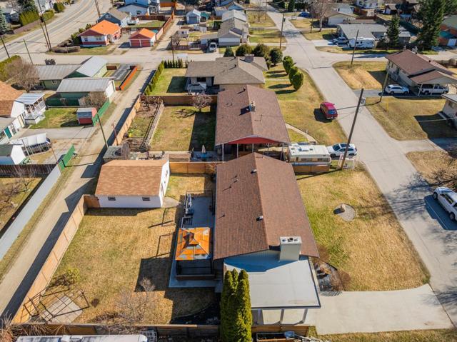 760 9th Avenue, House detached with 3 bedrooms, 2 bathrooms and 5 parking in Montrose BC | Image 42