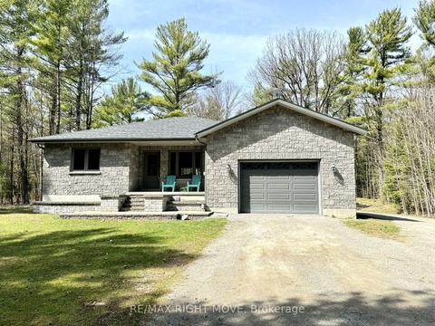 2381 Portage Rd, House detached with 2 bedrooms, 2 bathrooms and 8 parking in Kawartha Lakes ON | Card Image