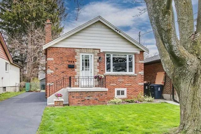 133 Brooklawn Ave, House detached with 2 bedrooms, 2 bathrooms and 4 parking in Toronto ON | Card Image