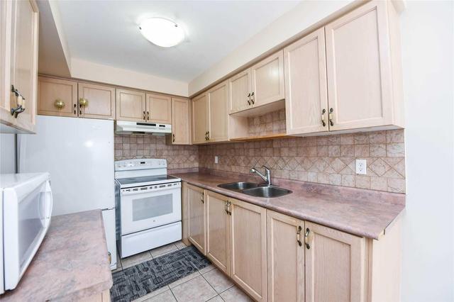 38 Domenico Cres, House attached with 3 bedrooms, 3 bathrooms and 2 parking in Brampton ON | Image 5