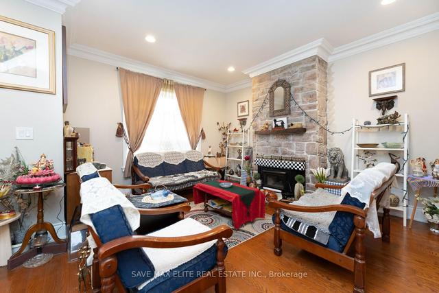 73 Buttonwood Ave, House detached with 3 bedrooms, 3 bathrooms and 2 parking in Toronto ON | Image 26