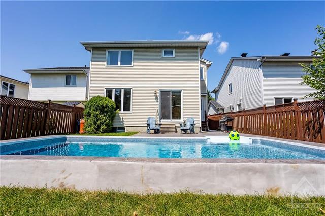 94 Peacock Crescent, House detached with 4 bedrooms, 4 bathrooms and 4 parking in Ottawa ON | Image 28