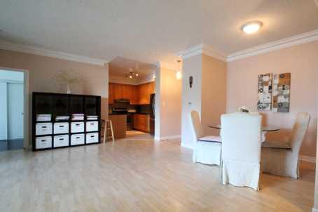 lph05 - 7 Lorraine Dr, Condo with 3 bedrooms, 2 bathrooms and 1 parking in Toronto ON | Image 3