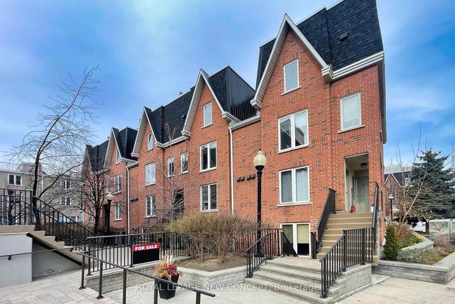 330 - 26 Douro St, Townhouse with 2 bedrooms, 2 bathrooms and 0 parking in Toronto ON | Image 1