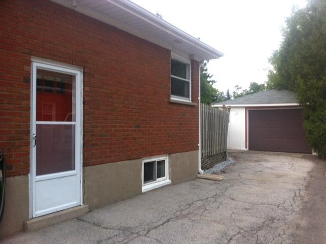 45 Main St N, House detached with 2 bedrooms, 1 bathrooms and null parking in Milton ON | Image 4