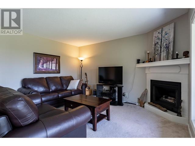 2220 Golf Course Drive, House attached with 2 bedrooms, 2 bathrooms and 2 parking in West Kelowna BC | Image 5