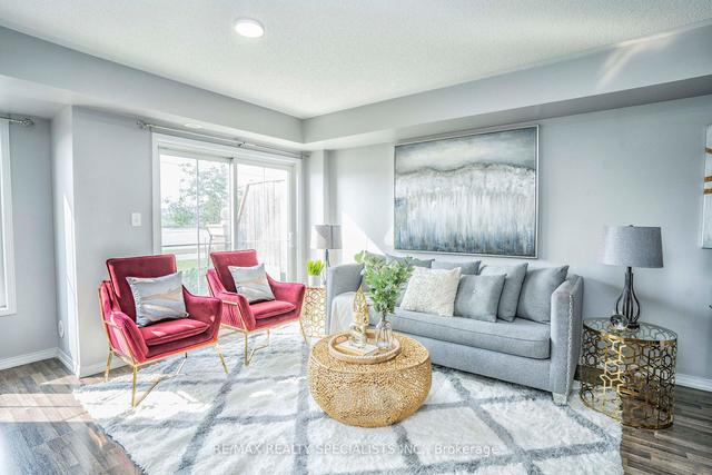 4 - 2500 Post Rd, Townhouse with 2 bedrooms, 2 bathrooms and 1 parking in Oakville ON | Image 1