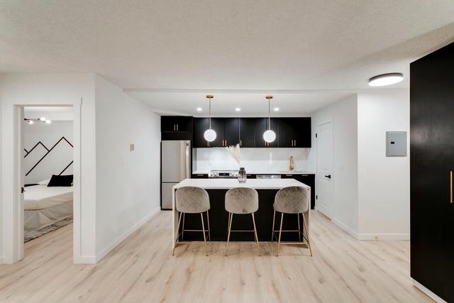 301 - 1331 15 Avenue Sw, Condo with 2 bedrooms, 1 bathrooms and 1 parking in Calgary AB | Image 2
