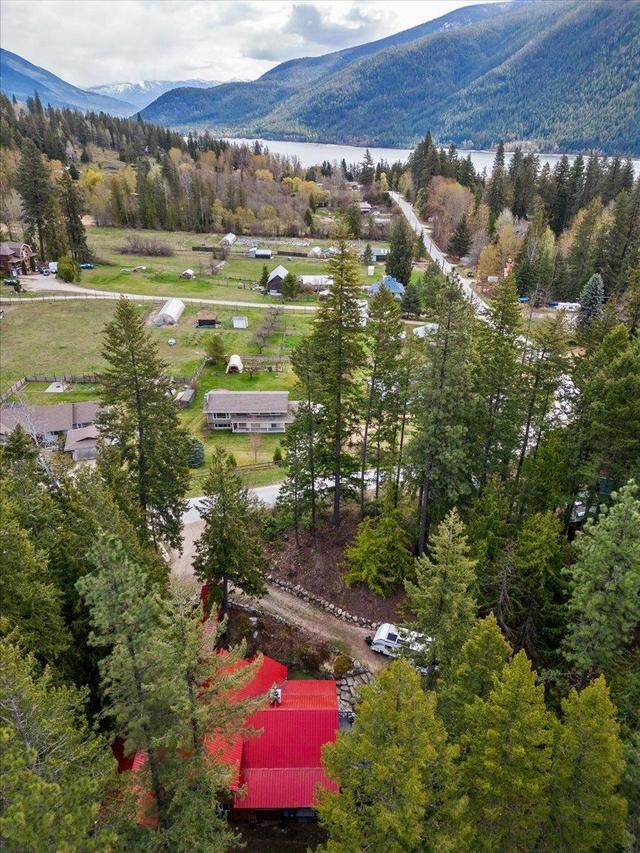 3195 Heddle Road, House detached with 3 bedrooms, 2 bathrooms and null parking in Central Kootenay F BC | Image 5