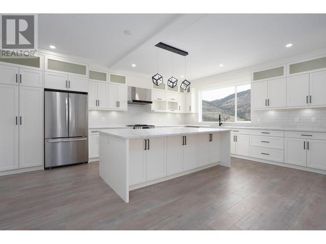 579 Barra Lane, House detached with 8 bedrooms, 6 bathrooms and 5 parking in Kelowna BC | Image 12