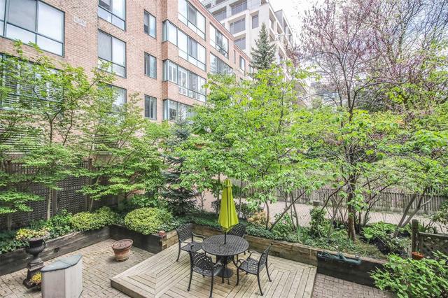212 - 225 Davenport Rd, Condo with 2 bedrooms, 2 bathrooms and 1 parking in Toronto ON | Image 14