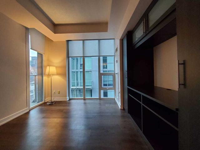 1203 - 126 Simcoe St, Condo with 2 bedrooms, 2 bathrooms and 1 parking in Toronto ON | Image 3