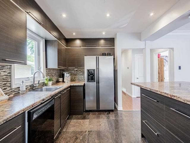 1071 Islington Ave, House detached with 3 bedrooms, 3 bathrooms and 3 parking in Toronto ON | Image 6