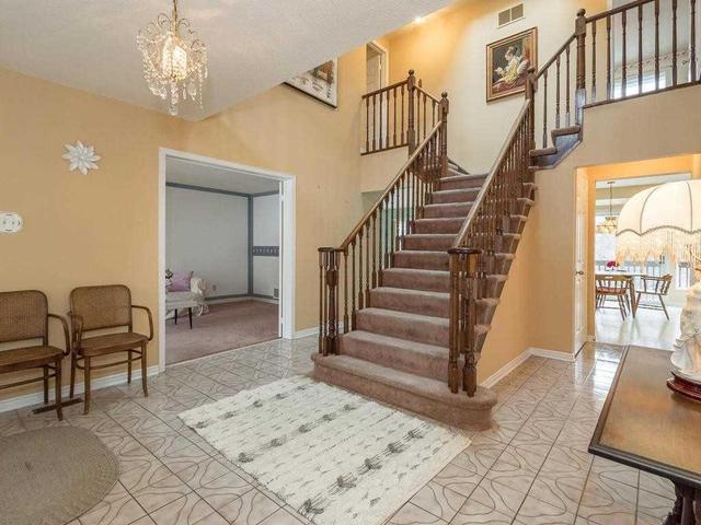 19 Esker Dr, House detached with 4 bedrooms, 3 bathrooms and 2 parking in Brampton ON | Image 3