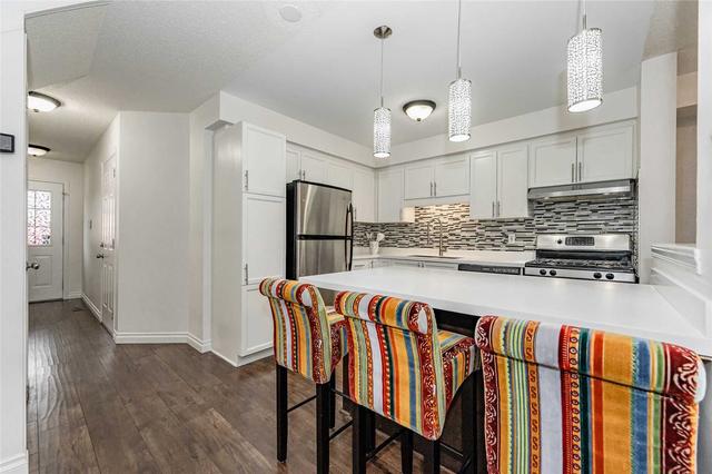 6 - 124 Gosling Gdns, Townhouse with 3 bedrooms, 3 bathrooms and 2 parking in Guelph ON | Image 3