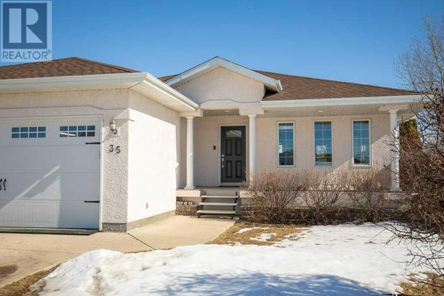 35 Heenan Crescent, House detached with 5 bedrooms, 3 bathrooms and 4 parking in Sylvan Lake AB | Image 6