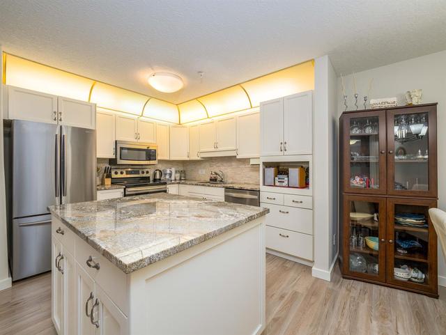 124 - 7229 Sierra Morena Boulevard Sw, Condo with 2 bedrooms, 2 bathrooms and 1 parking in Calgary AB | Image 4
