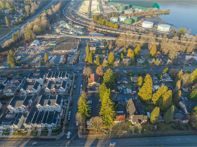 84 Douglas Street Street, House detached with 3 bedrooms, 2 bathrooms and null parking in Port Moody BC | Image 6