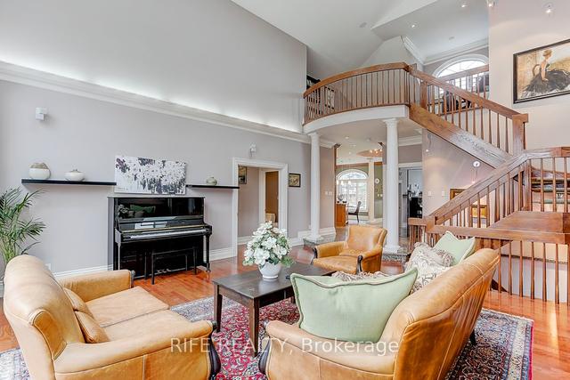 32 Grangemill Cres, House detached with 3 bedrooms, 4 bathrooms and 4 parking in Toronto ON | Image 9