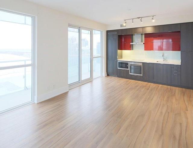 3311 - 300 Front St W, Condo with 2 bedrooms, 2 bathrooms and 1 parking in Toronto ON | Image 2
