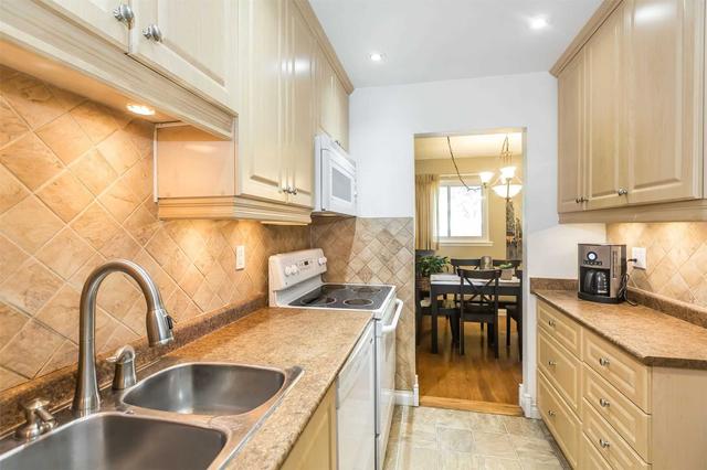 58 Porterfield Cres, Townhouse with 3 bedrooms, 2 bathrooms and 2 parking in Markham ON | Image 4