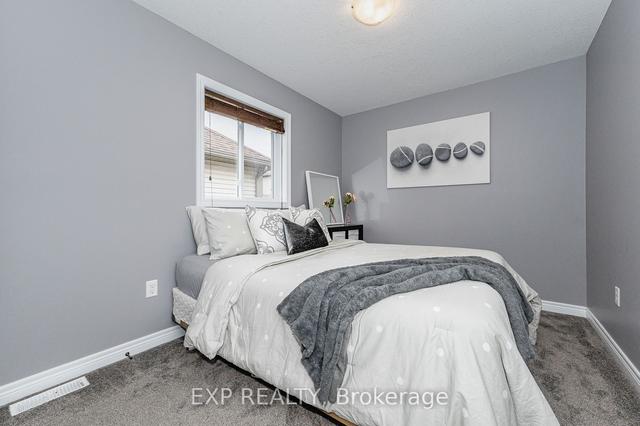 25 Oakes Cres, House semidetached with 3 bedrooms, 3 bathrooms and 3 parking in Guelph ON | Image 22