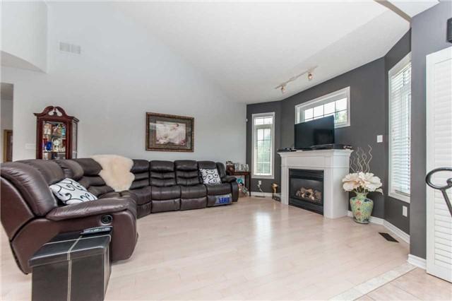 1032 Mcquay Blvd, House detached with 4 bedrooms, 4 bathrooms and 4 parking in Whitby ON | Image 8