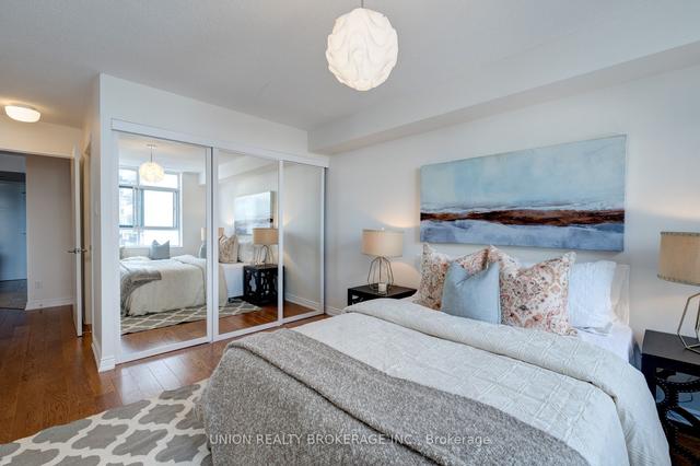 819 - 1091 Kingston Rd, Condo with 2 bedrooms, 2 bathrooms and 1 parking in Toronto ON | Image 2