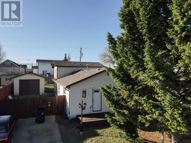 522 52 Avenue, House detached with 3 bedrooms, 1 bathrooms and 3 parking in Coalhurst AB | Image 33