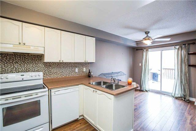 32 Pass Crt, House attached with 2 bedrooms, 2 bathrooms and 2 parking in Barrie ON | Image 3