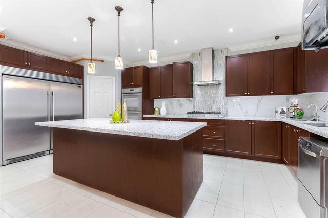 10 Rhapsody Cres, House detached with 4 bedrooms, 7 bathrooms and 9 parking in Brampton ON | Image 8