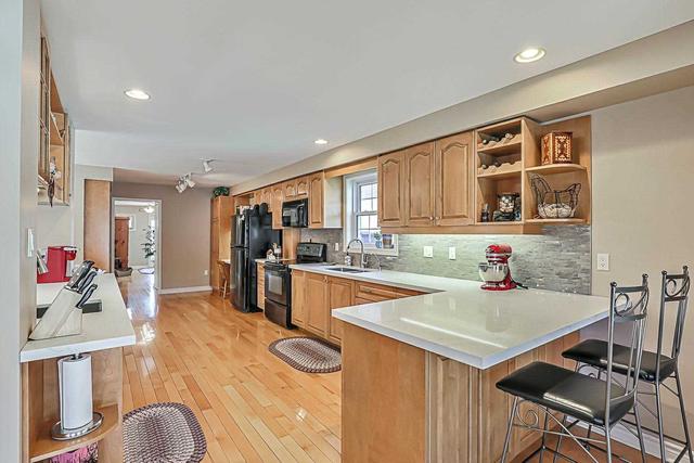 15 Basswood Crt, House detached with 4 bedrooms, 4 bathrooms and 6 parking in Whitchurch Stouffville ON | Image 3