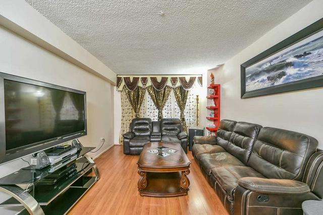 104 - 200 Lotherton Pkwy, Condo with 4 bedrooms, 1 bathrooms and 1 parking in Toronto ON | Image 2