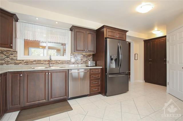 29 Todd Drive, House detached with 3 bedrooms, 2 bathrooms and 8 parking in Ottawa ON | Image 11