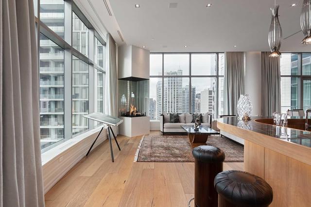 Ph1 - 77 Charles St W, Condo with 2 bedrooms, 4 bathrooms and 4 parking in Toronto ON | Image 4