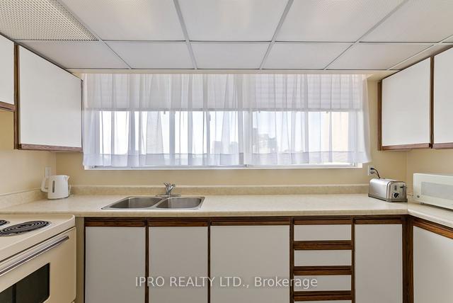 2305 - 3700 Kaneff Cres, Condo with 1 bedrooms, 1 bathrooms and 2 parking in Mississauga ON | Image 9