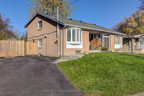 2 Lynedock Cres, House semidetached with 3 bedrooms, 3 bathrooms and 4 parking in Toronto ON | Card Image