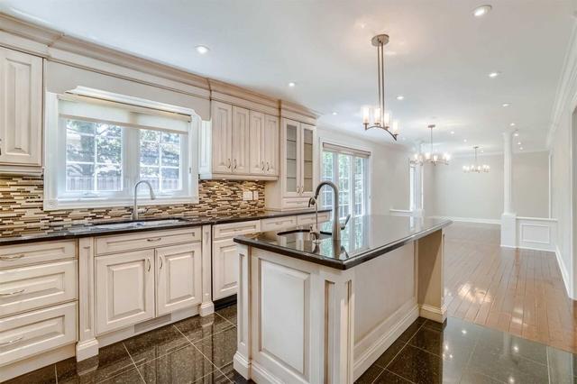 3336 Sawmill Valley Dr, House detached with 4 bedrooms, 5 bathrooms and 9 parking in Mississauga ON | Image 3