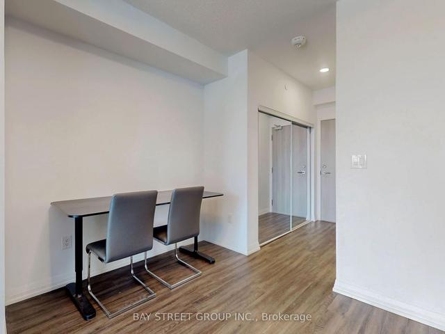1609 - 75 Canterbury Pl, Condo with 1 bedrooms, 1 bathrooms and 1 parking in Toronto ON | Image 4