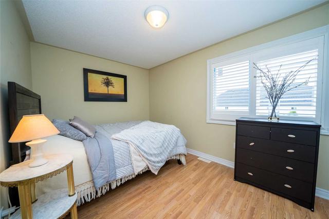 78 Bentley Cres, House attached with 3 bedrooms, 3 bathrooms and 3 parking in Barrie ON | Image 5