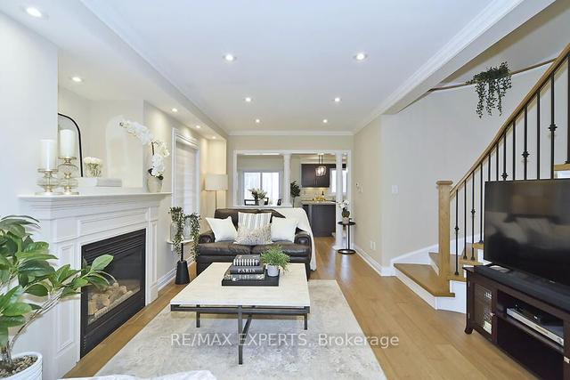 112 Royal Appian Cres, House attached with 3 bedrooms, 4 bathrooms and 5 parking in Vaughan ON | Image 2