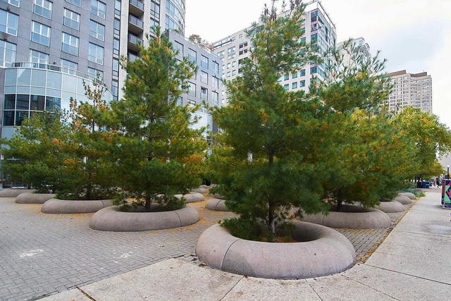2204 - 88 Davenport Rd, Condo with 2 bedrooms, 3 bathrooms and 2 parking in Toronto ON | Image 28