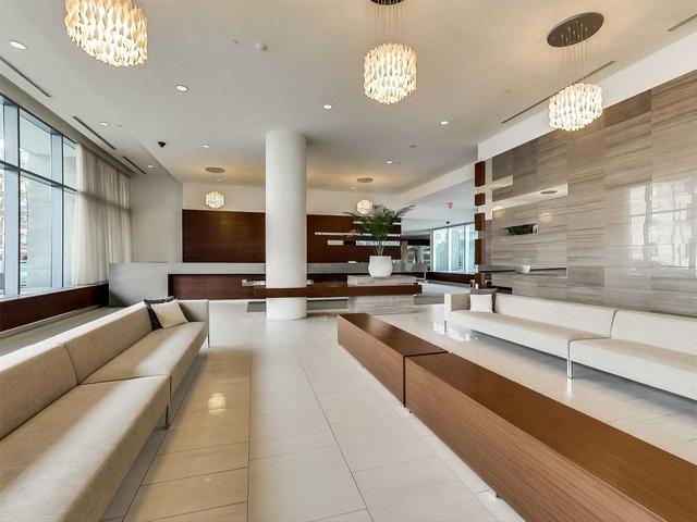s723 - 112 George St, Condo with 2 bedrooms, 2 bathrooms and 1 parking in Toronto ON | Image 18