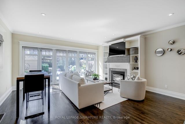 237 Bowood Ave, House detached with 4 bedrooms, 4 bathrooms and 1 parking in Toronto ON | Image 3