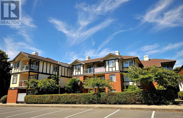 308 - 2045 Carrick St, Condo with 2 bedrooms, 2 bathrooms and null parking in Oak Bay BC | Image 1