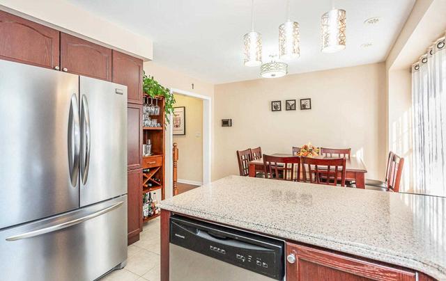 47 Vanhorne Clse, House attached with 3 bedrooms, 3 bathrooms and 3 parking in Brampton ON | Image 9
