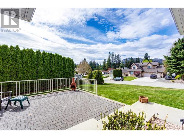 2141 Faulkner Court, House detached with 4 bedrooms, 2 bathrooms and 2 parking in West Kelowna BC | Image 12