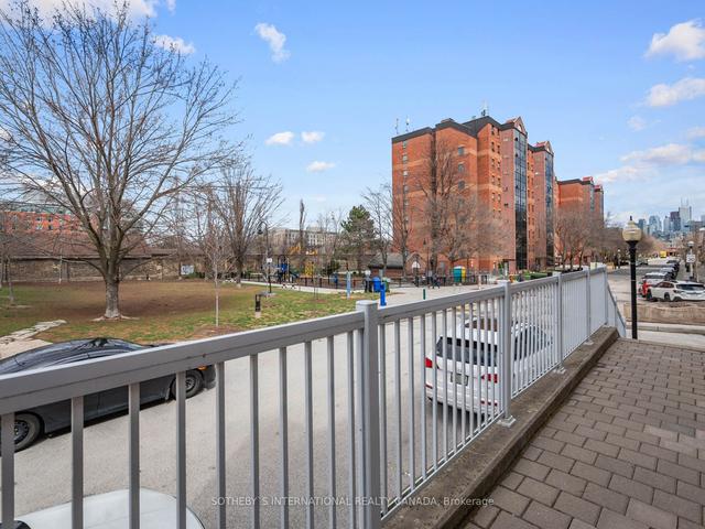 802 - 12 Sudbury St, Condo with 3 bedrooms, 1 bathrooms and 1 parking in Toronto ON | Image 12